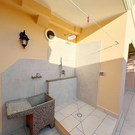 Exclusive Riverside House In The Center Of - Private Garden And Parking