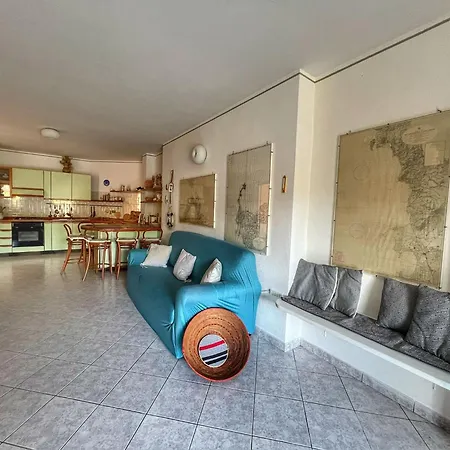 Exclusive Riverside House In The Center Of - Private Garden And Parking