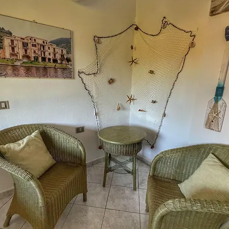 Exclusive Riverside House In The Center Of - Private Garden And Parking