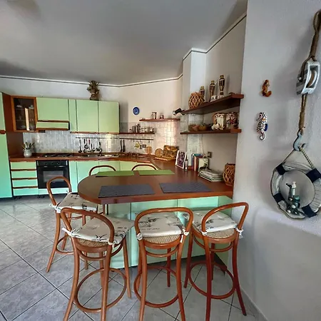 Exclusive Riverside House In The Center Of - Private Garden And Parking