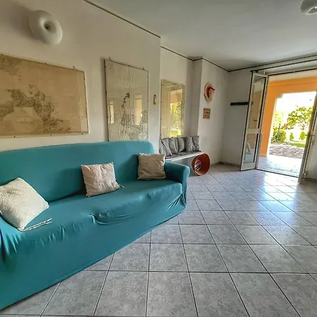 Exclusive Riverside House In The Center Of - Private Garden And Parking