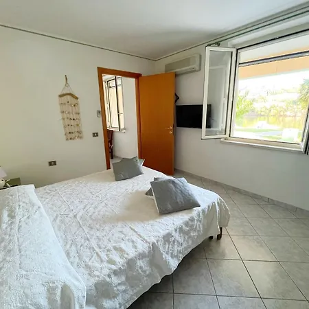 Exclusive Riverside House In The Center Of - Private Garden And Parking