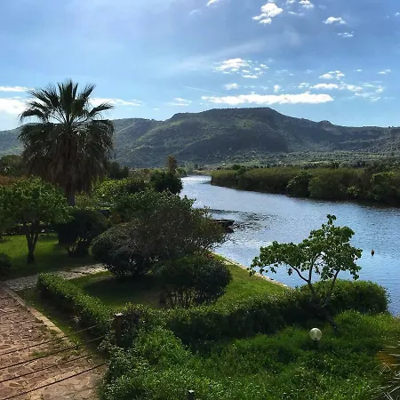 Exclusive Riverside House In The Center Of - Private Garden And Parking