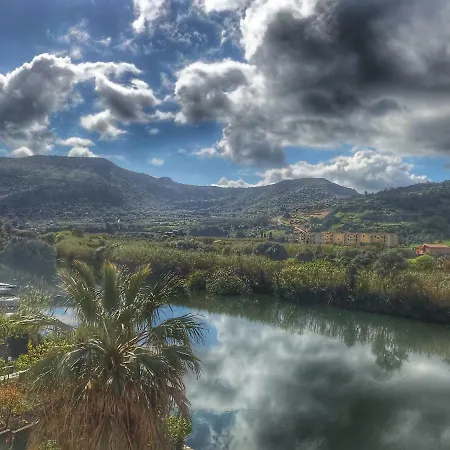 Exclusive Riverside House In The Center Of - Private Garden And Parking